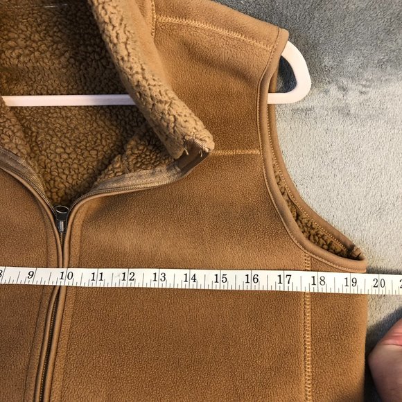 Mountain Lake Women's Small Reversible Vest Beige Sherpa Pockets Sleeveless - Picture 6 of 8